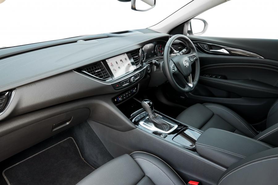 Торпедо Vauxhall Insignia Grand Sport Turbo 4x4 2017 года  (фото 19 из 41)